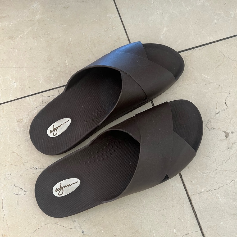 Wynn Spa Slide Sandals